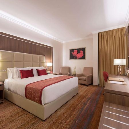 Отель Ramada By Wyndham Continental Джедда Экстерьер фото