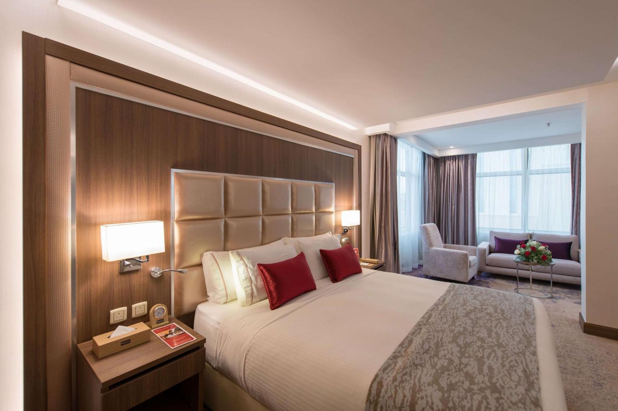 Отель Ramada By Wyndham Continental Джедда Экстерьер фото