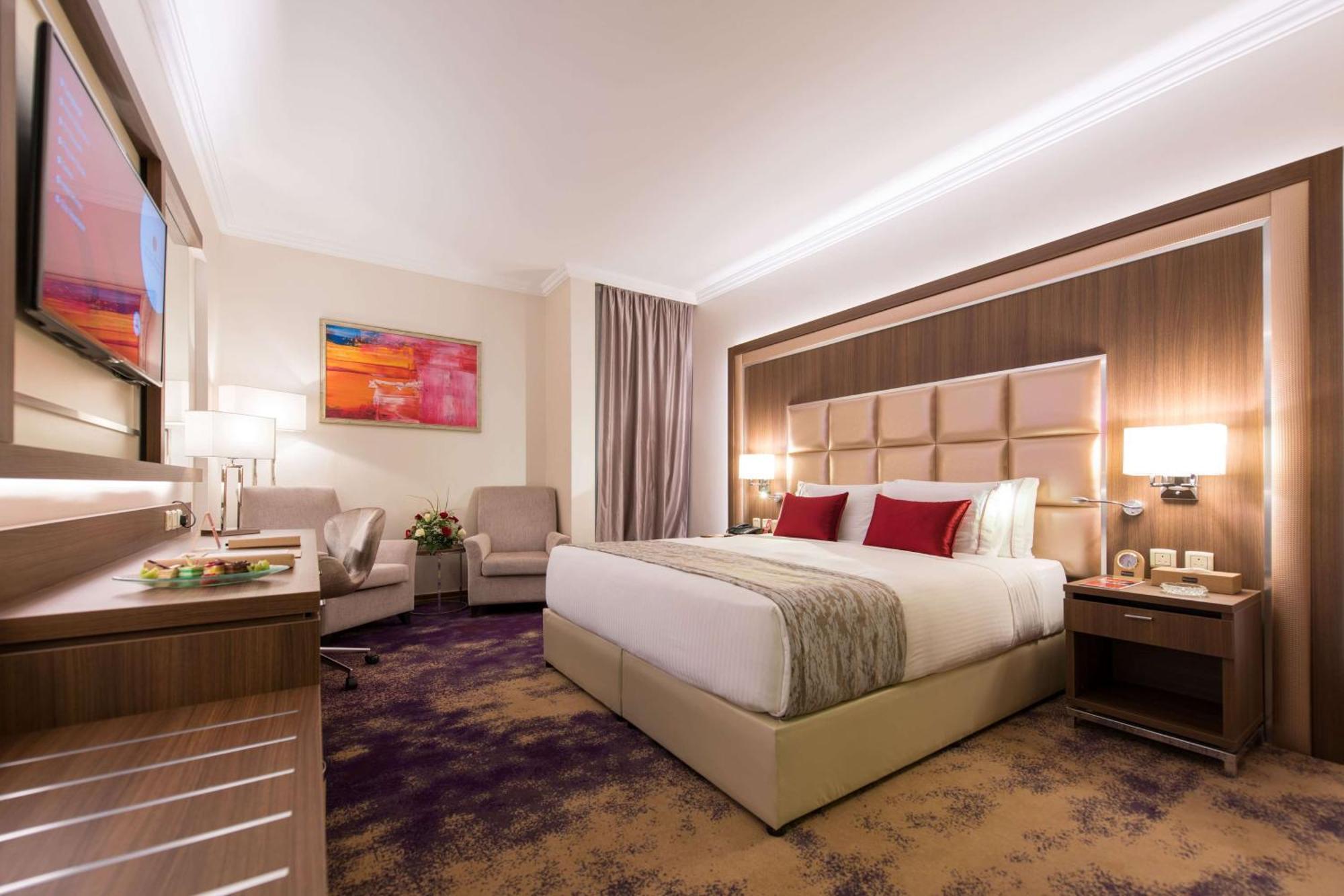 Отель Ramada By Wyndham Continental Джедда Экстерьер фото