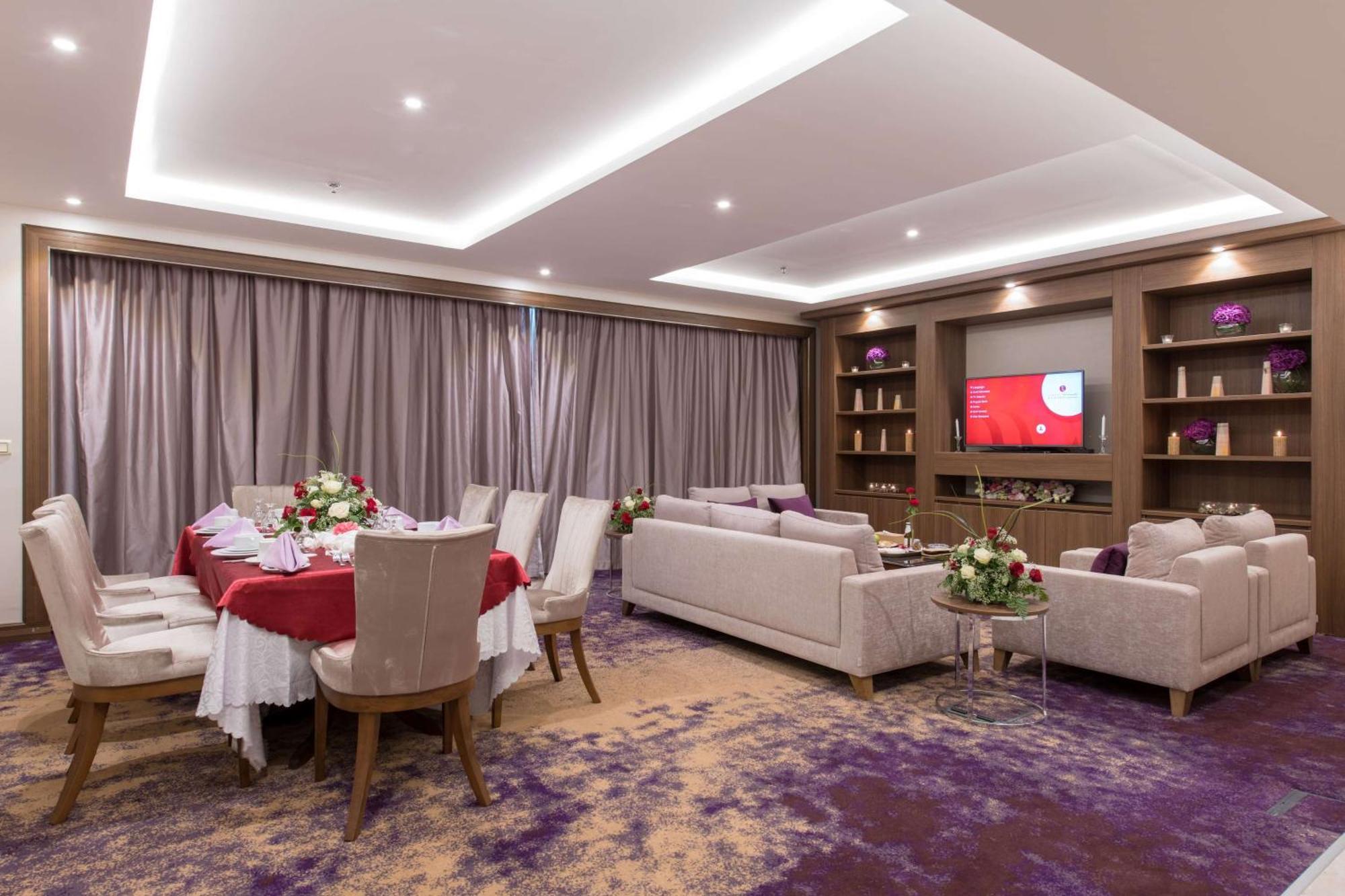 Отель Ramada By Wyndham Continental Джедда Экстерьер фото