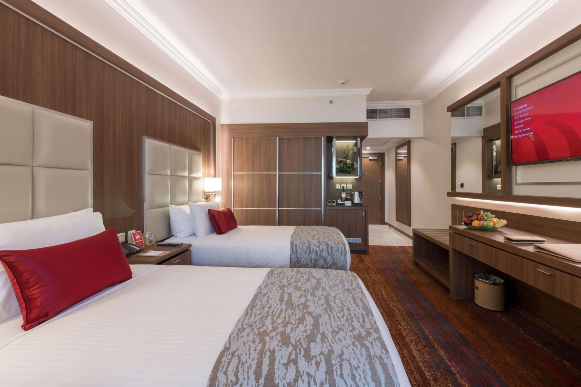 Отель Ramada By Wyndham Continental Джедда Экстерьер фото