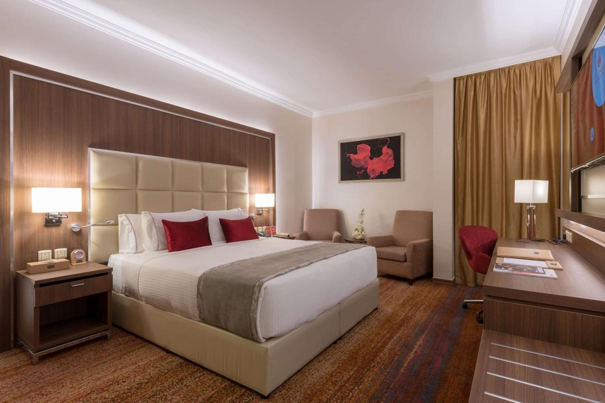 Отель Ramada By Wyndham Continental Джедда Экстерьер фото