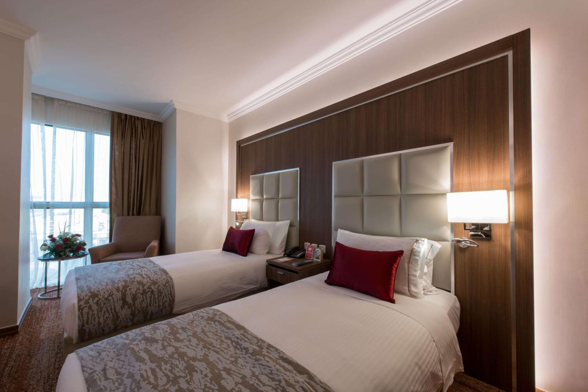 Отель Ramada By Wyndham Continental Джедда Экстерьер фото