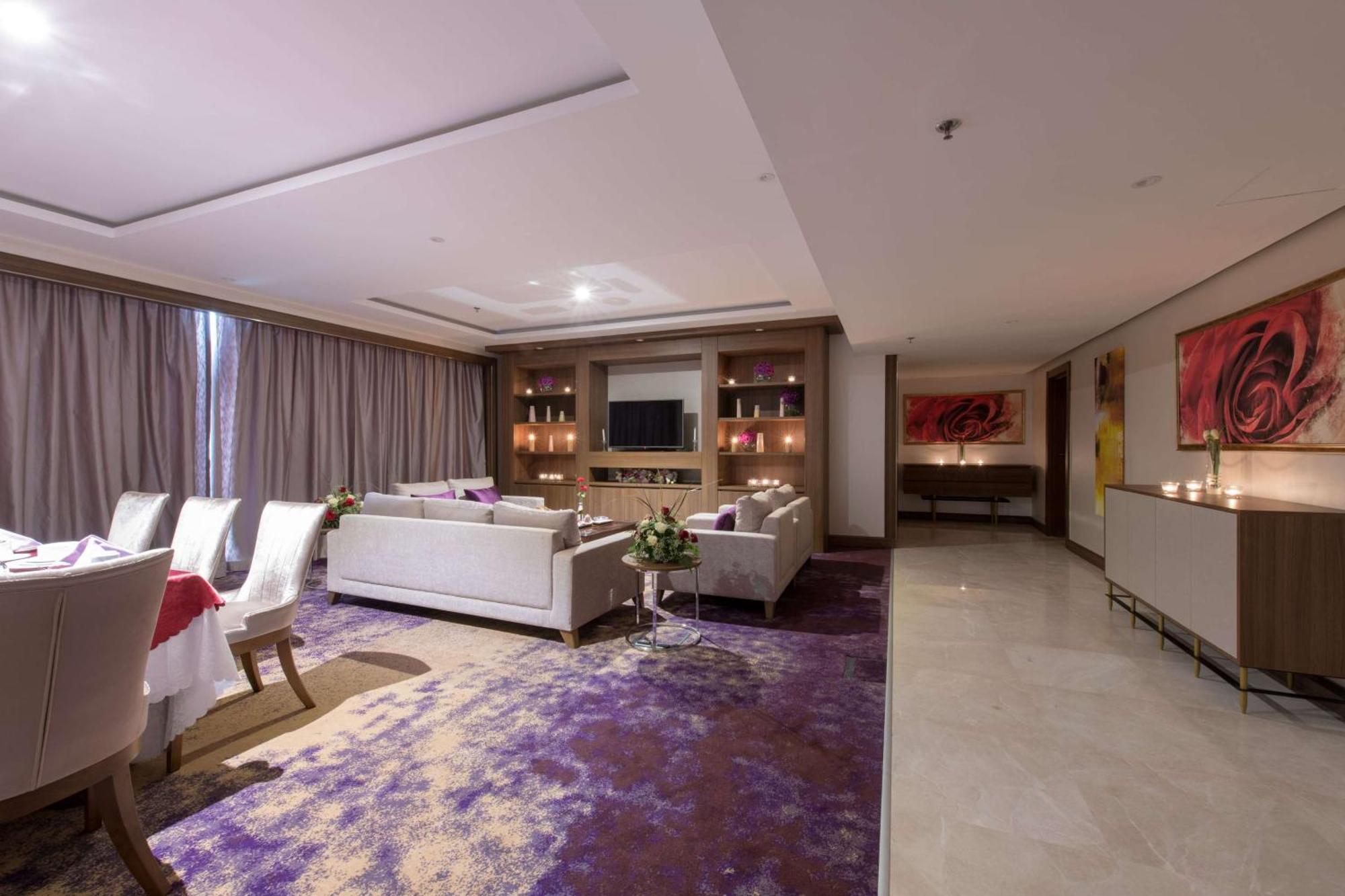 Отель Ramada By Wyndham Continental Джедда Экстерьер фото