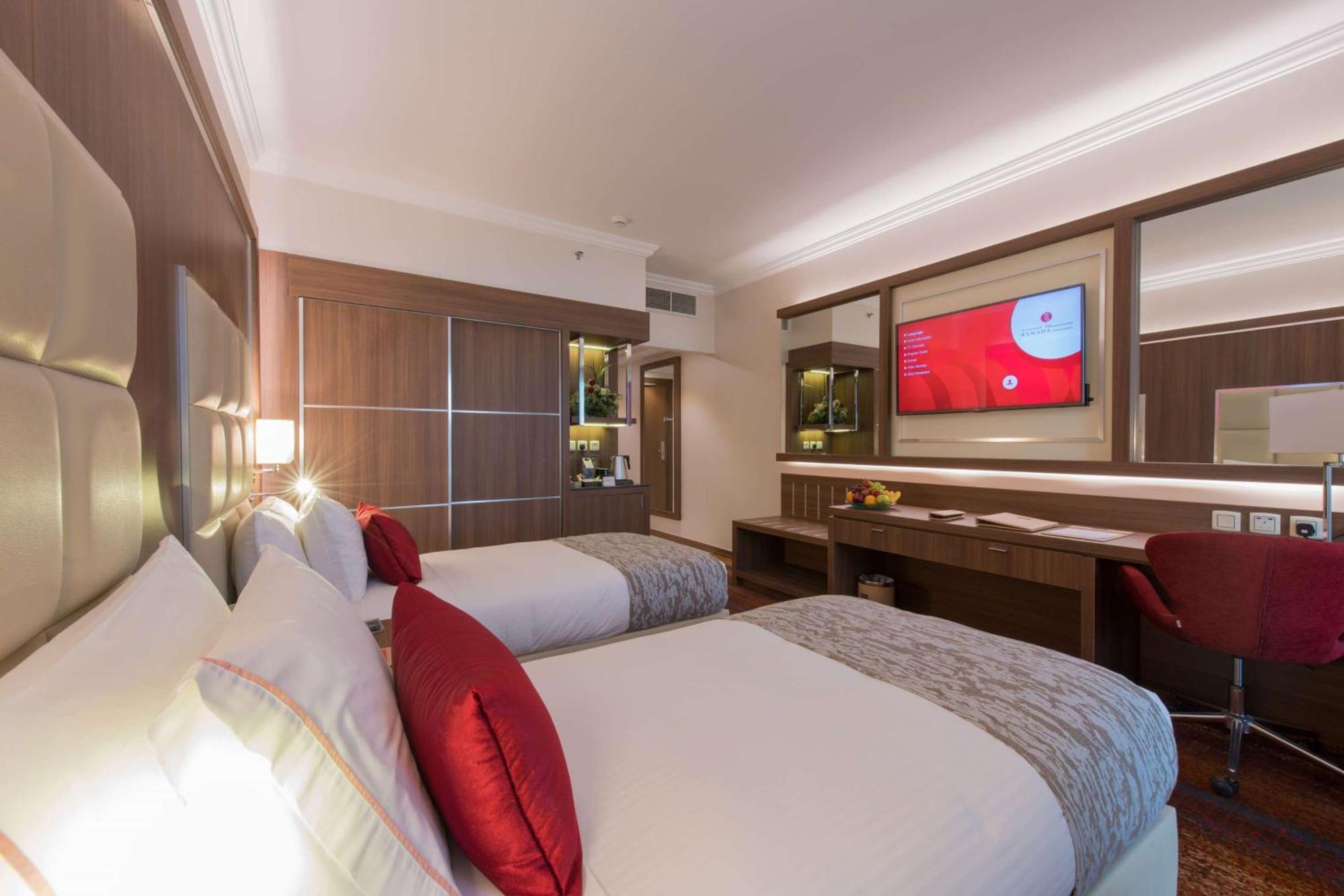 Отель Ramada By Wyndham Continental Джедда Экстерьер фото
