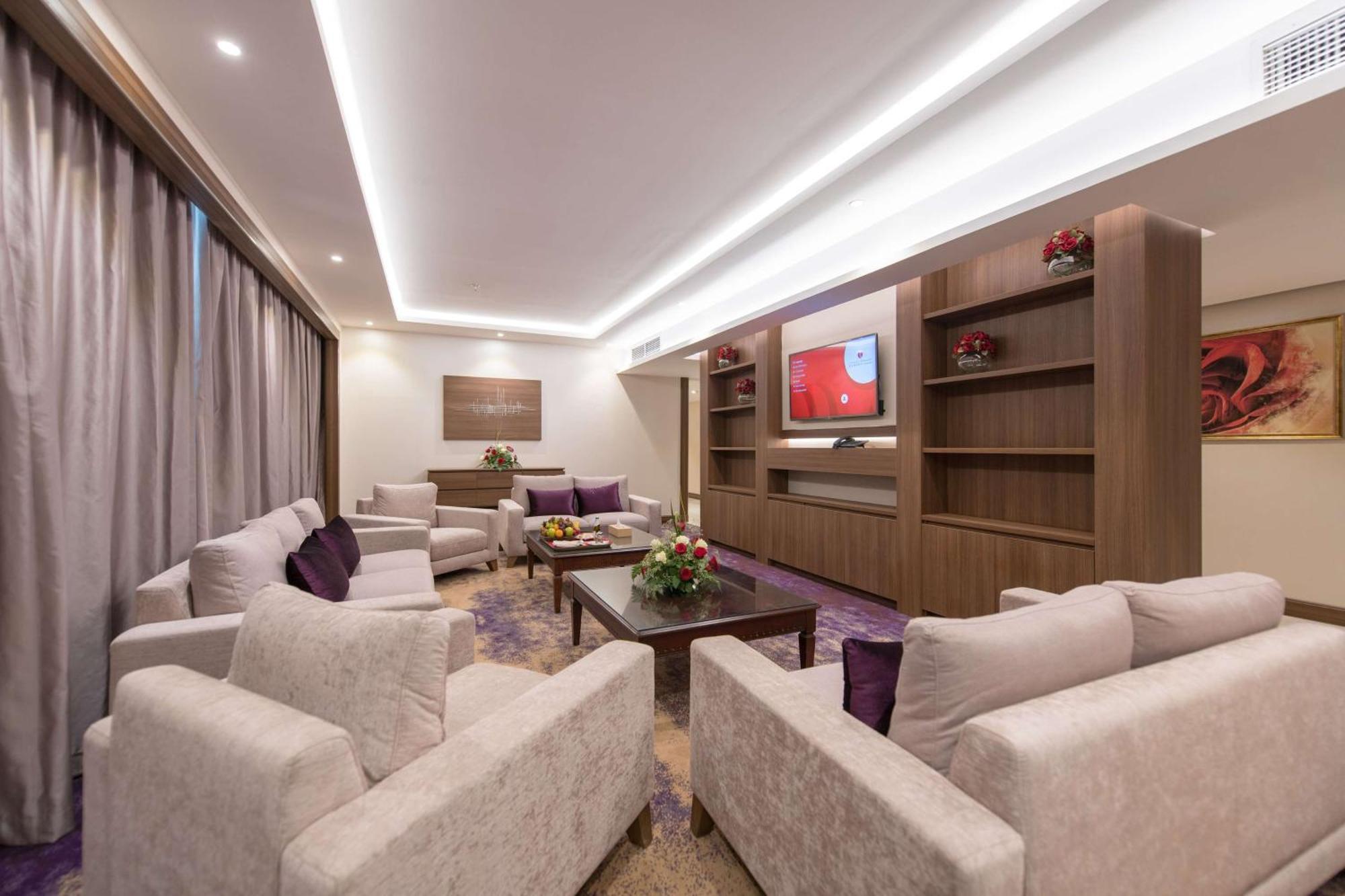 Отель Ramada By Wyndham Continental Джедда Экстерьер фото