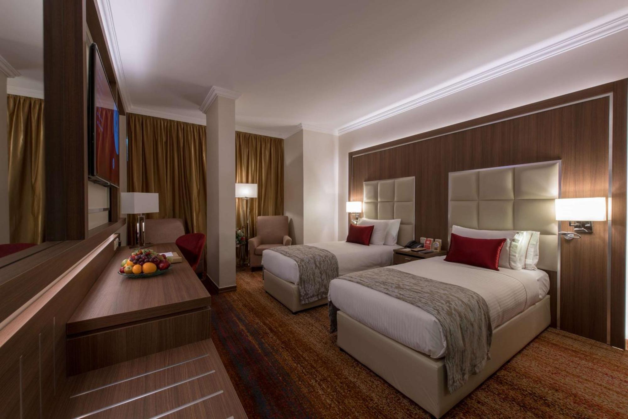 Отель Ramada By Wyndham Continental Джедда Экстерьер фото