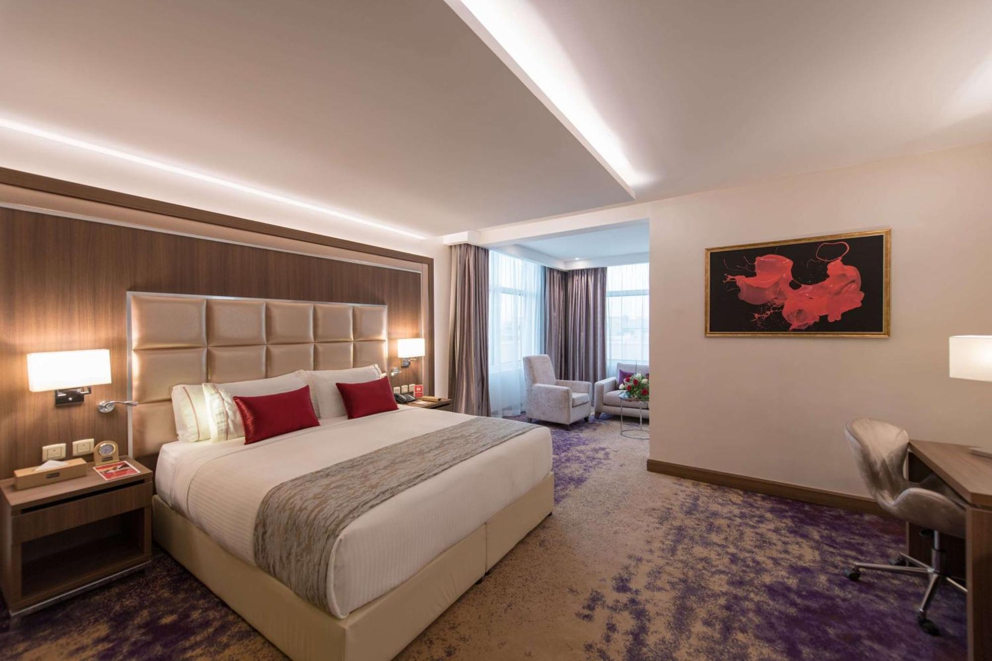 Отель Ramada By Wyndham Continental Джедда Экстерьер фото