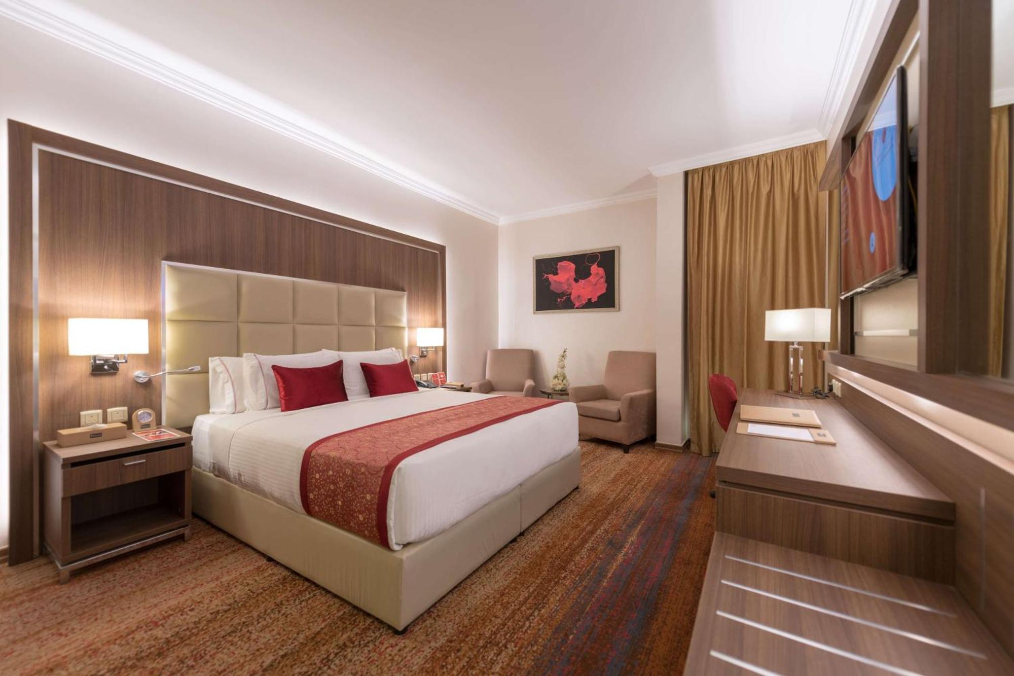 Отель Ramada By Wyndham Continental Джедда Экстерьер фото