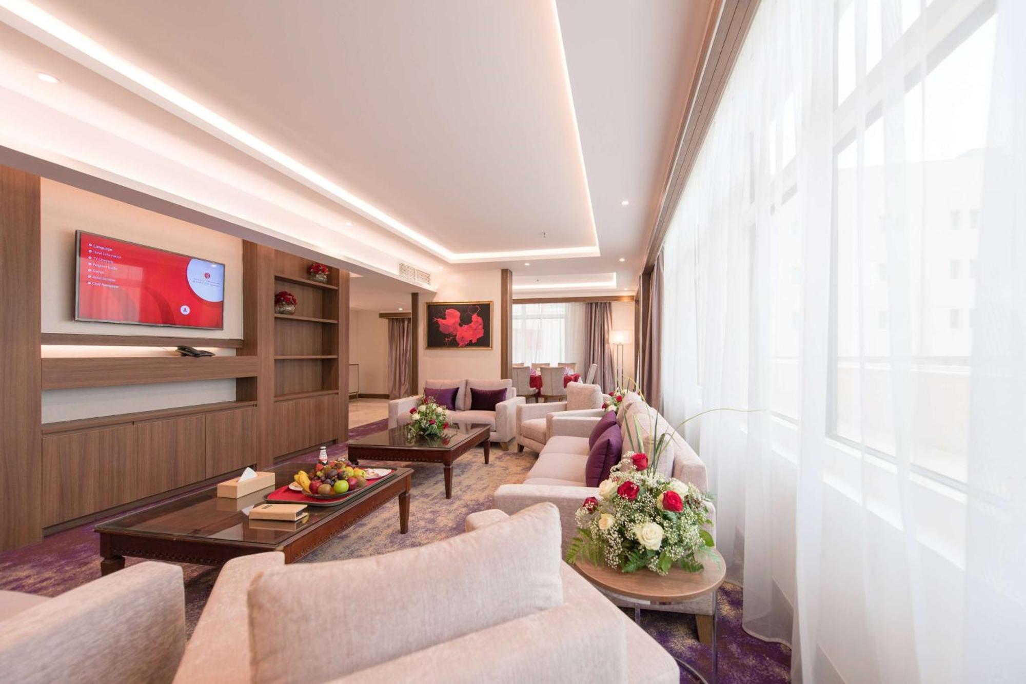 Отель Ramada By Wyndham Continental Джедда Экстерьер фото
